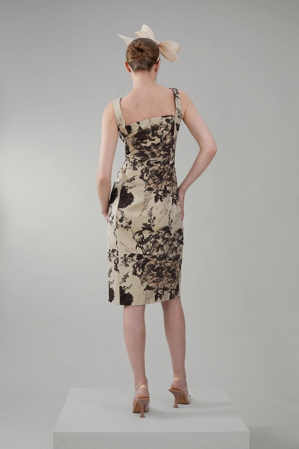 Karen Millen Italian Rose Stretch Jacquard Pencil Midi Dress 6 Karen Millen Italian Rose Stretch Jacquard Pencil Midi Dress - Image 4