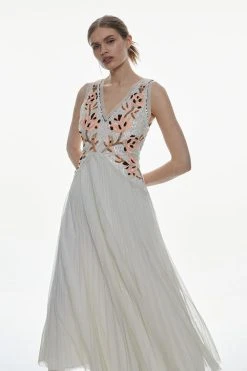 Karen Millen Floral Embellished Pleated Tulle Midi Dress 11 Karen Millen Floral Embellished Pleated Tulle Midi Dress -Karen Millen shop ivory floral embellished pleated tulle midi dress 3