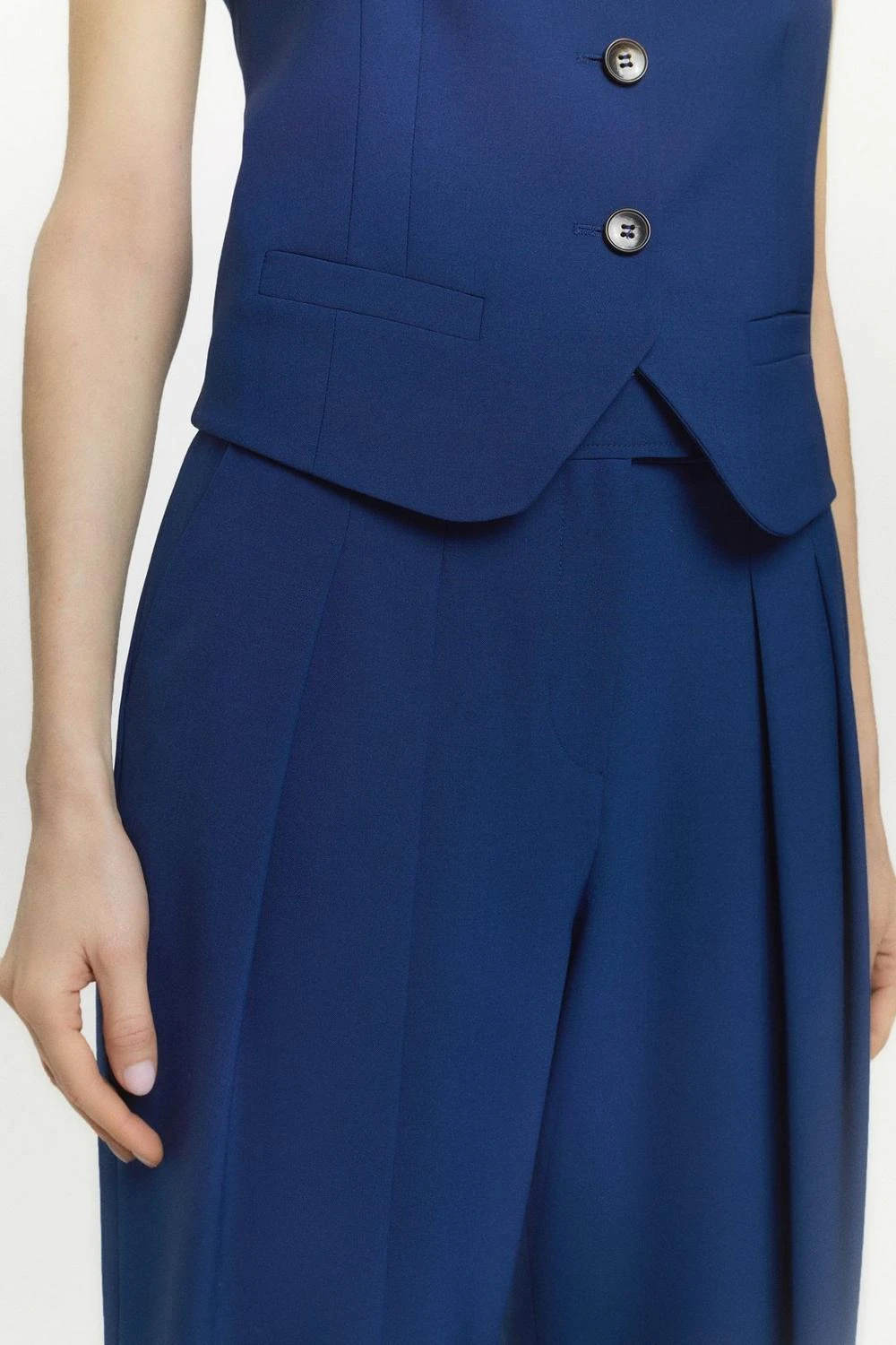 Karen Millen Polished Stretch Wool Blend Pleated Wide Leg Trousers 6 Karen Millen Polished Stretch Wool Blend Pleated Wide Leg Trousers - Image 4