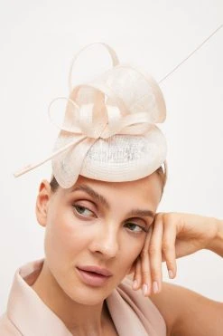 Karen Millen Loop Bow Pillbox Fascinator 7 Karen Millen Loop Bow Pillbox Fascinator -Karen Millen shop oyster loop bow pillbox fascinator 2