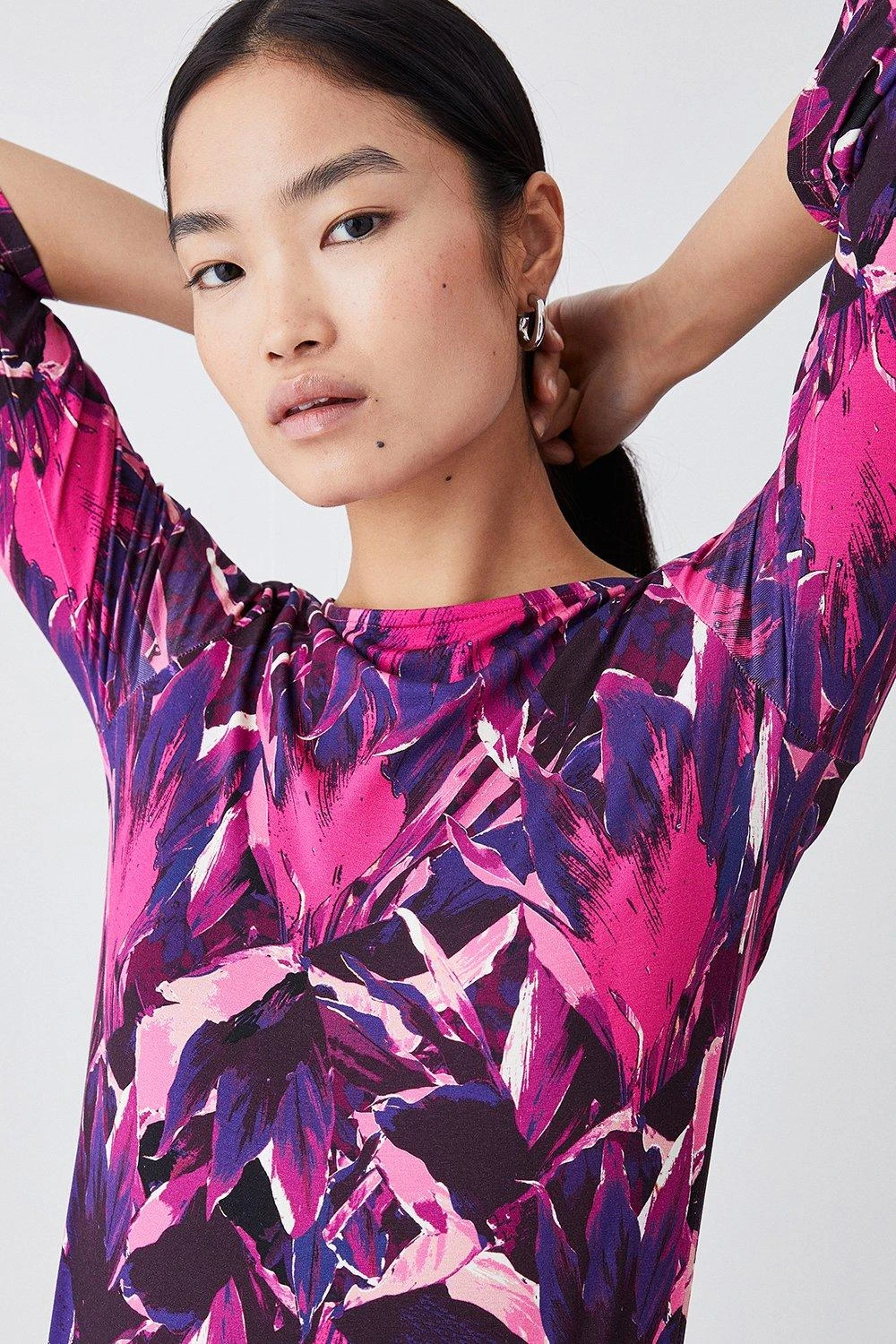 Karen Millen Half Sleeve Slash Neck Printed Viscose Blend T-shirt 7 Karen Millen Half Sleeve Slash Neck Printed Viscose Blend T-shirt - Image 5