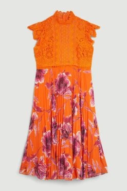 Karen Millen Plus Size Guipure Lace Mirrored Floral Pleat Midi Dress -Karen Millen shop red plus size guipure lace mirrored floral pleat midi dress 3