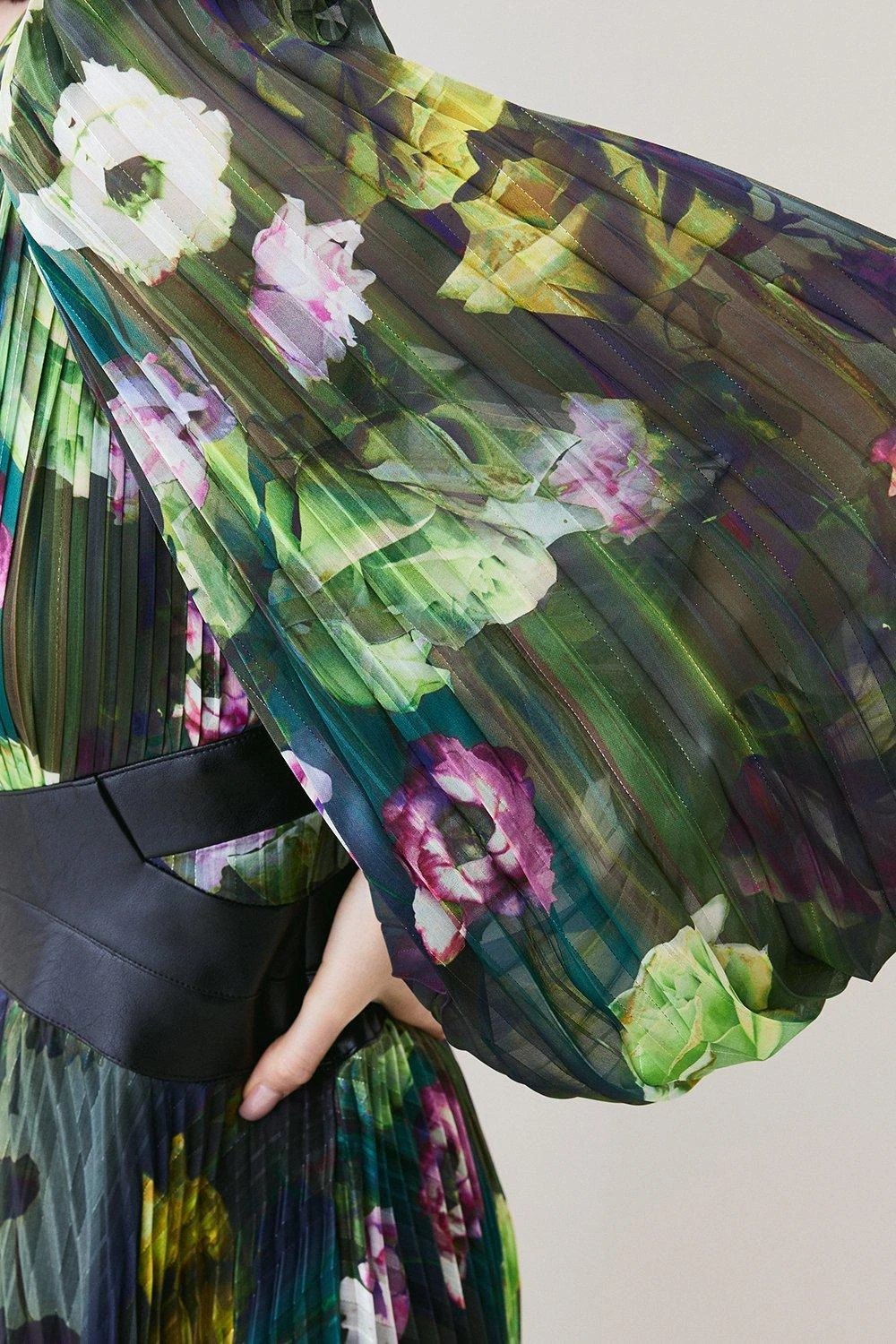 Karen Millen Floral Pleated Pu Woven Maxi Dress 4 Karen Millen Floral Pleated Pu Woven Maxi Dress - Image 2